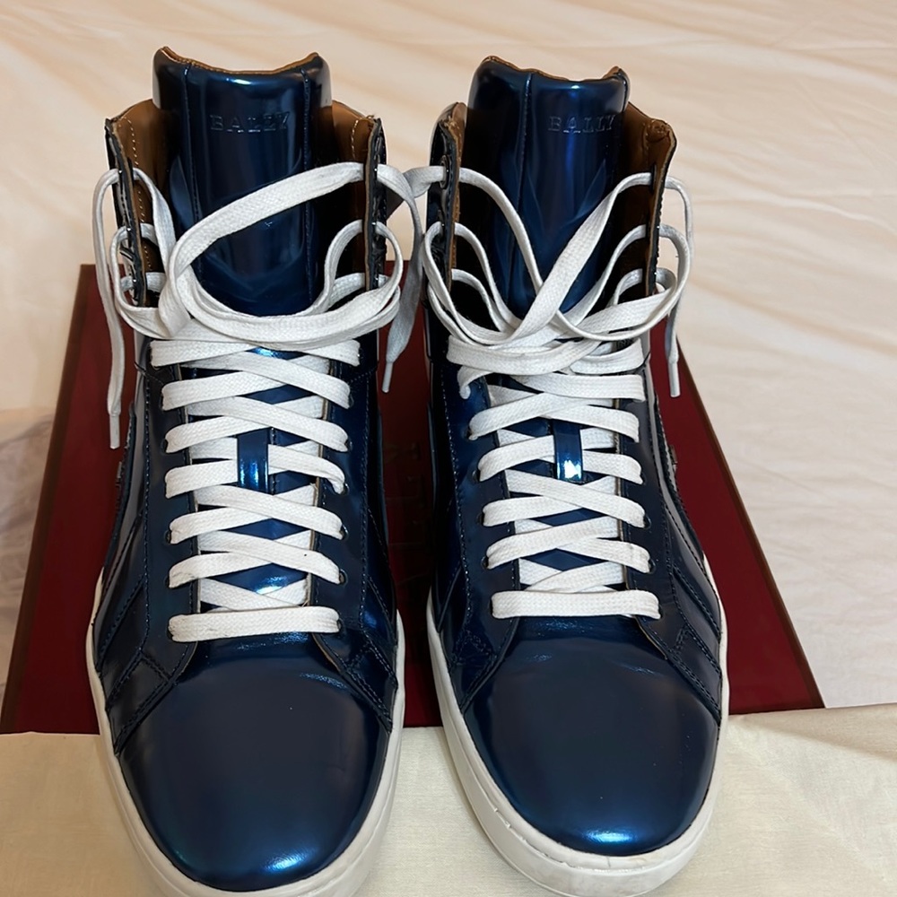 These Bally Sneakers really stand out. It comes with dust bag & original box.